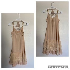 ‘A’reve’ lace layer. Tan